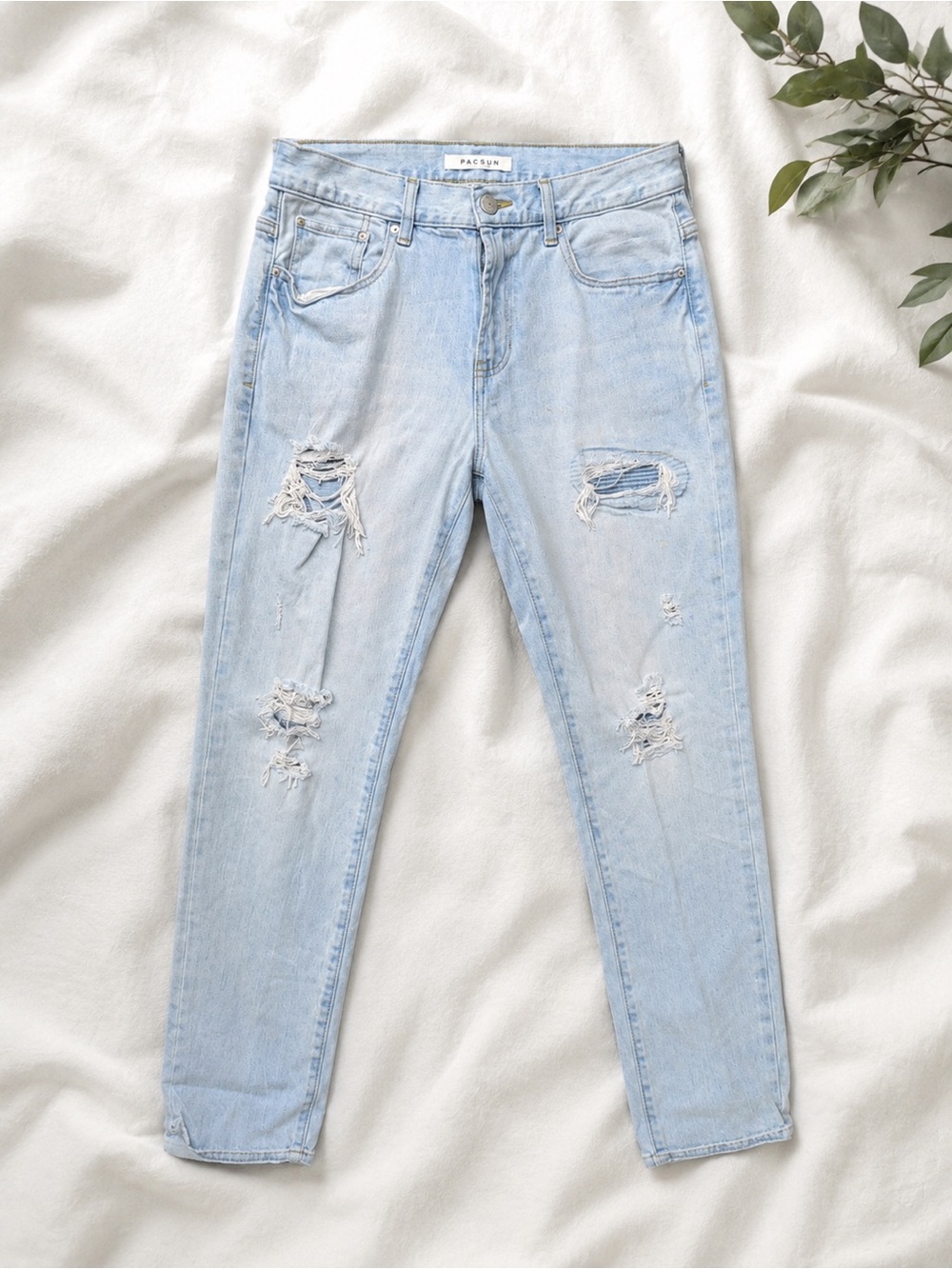PacSun Light Wash Distressed Boyfriend Jeans